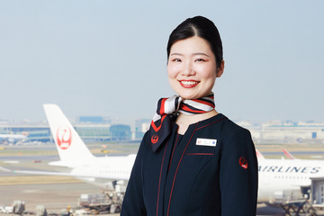 日本航空株式会社勤務として働く金子　由佳さん
