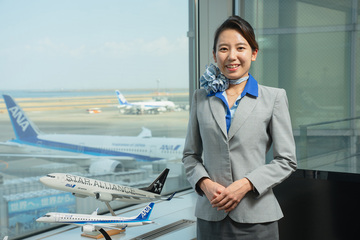 全日本空輸株式会社 客室センター勤務として働く坂本　希綾子さん